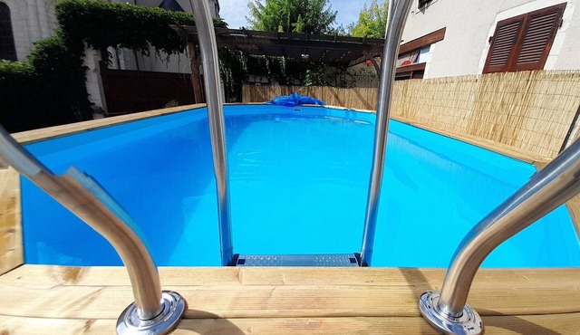 Family Home with Private Pool and Parking in Saint-Gaultier