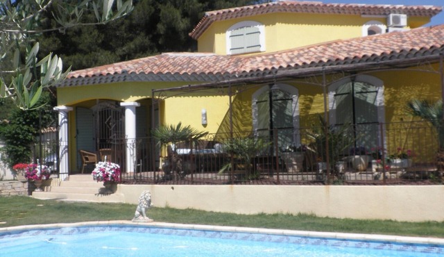 FAMILY VILLA BETWEEN CASSIS AND LA CIOTAT FROM A MINIMUM OF ONE WEEK.