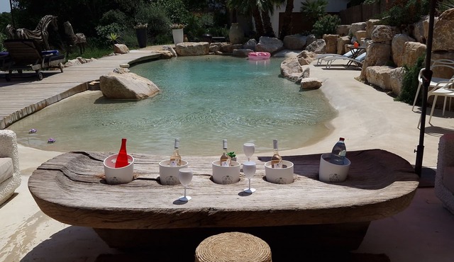 Family villa with secure lagoon pool & children's facilities - quiet forest