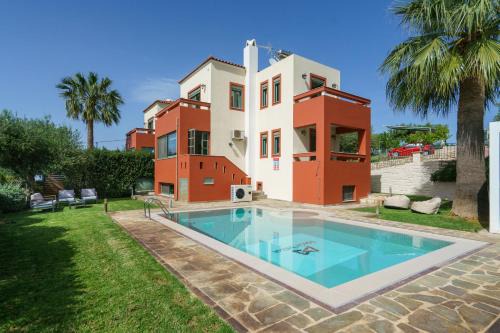 Family Villas Magic Media Resort with Private Heated Pool, Playground, Basketball & Game Room