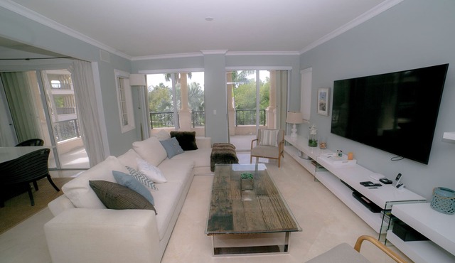 Fisher Island - Charming 2-bedroom apartment in welcoming Miami Beach, AC, WiFi