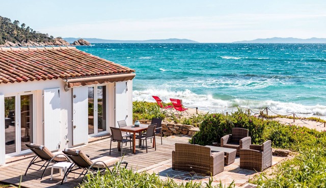fisherman's villa feet in the water direct access private beach private parking air conditioning