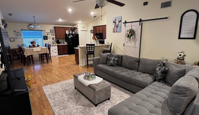 Florida Chill Sunshine by Day, Fire Pit Nights — 3BR with AC in Winter Haven