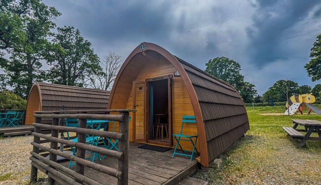 Forest cabin in Berry with terrace