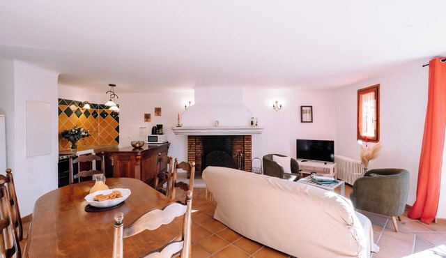 FRÊNE Vacation Rental – Charming vacation rental for 4–6 people with a pool, in the heart of the Provençal vineyards