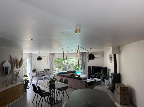 Friendly house and setting for families!