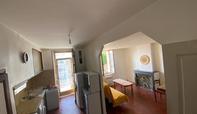Furnished T2, quiet, sunny, 55m2, parking, pets welcome,