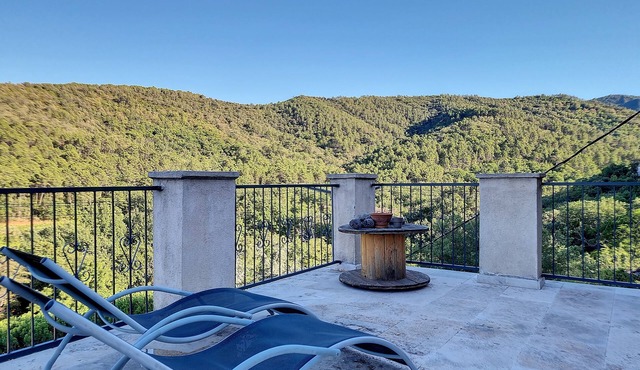 Gîte Avec Très Grande Terrasse Panoramique sur les Maures