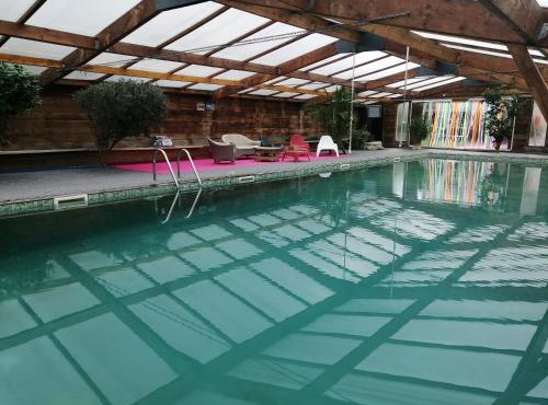 Gîte L'Ange Blanc 12 chambres, 28 personnes, piscine couverte chauffée