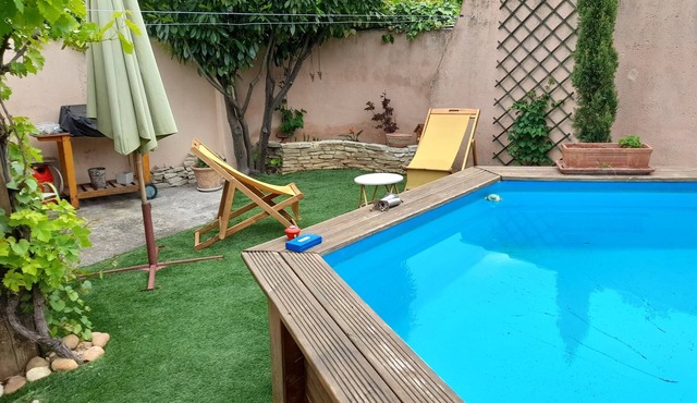 Gite in Provence private garden and pool