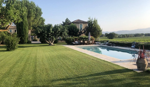 Gite Soie: cosy stone cottage in a quiet area surrounded by vines