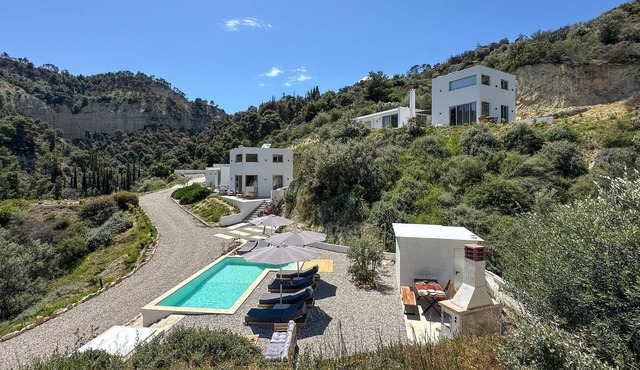 Gorgeous home in Xylokastro with WiFi