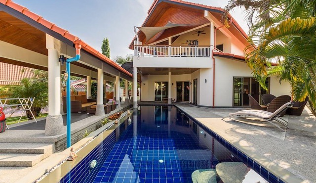 Grand Pool Villa in Nai Harn