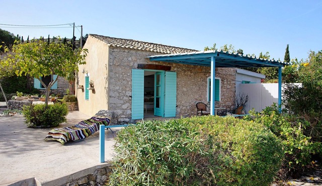 Greek Stone House 'Sira Stonehouse 1' with Stunning Sea Views, Wi-Fi and Air Conditioning