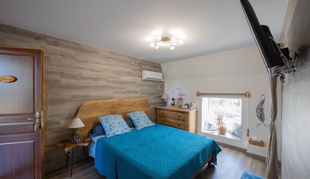 Guest Room 'Chambre Michaël': Mountain View, Shared Garden, Air Conditioning