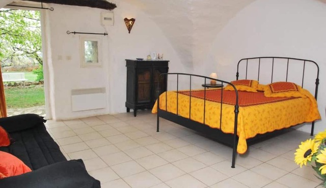 Guest Room “Chez Bacchus - Chardonnay Room” with Terrace and Wi-Fi