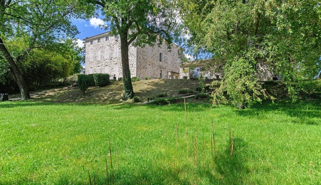 Guest Room 'Domaine du chemin Royale' with Shared Terrace, Shared Garden, and Wi-Fi