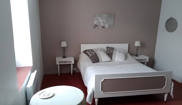 Guest Room 'Four À Pains - Marie Louise' with Shared Terrace, Garden, and Wi-Fi