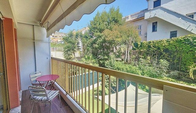 Henri Camille Real Estate- Mikaela - Studio with terrace