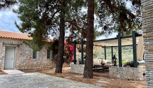 Hermione Hills Luxury Cottage by Goutos Luxury Living