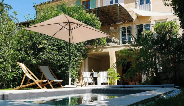 Historic house with pool in Nyons
