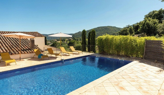 Historic Provençal farmhouse with pool in Provence