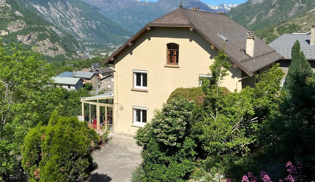 Holiday Home "Les Hauts de Saint Martin": South-Facing Mountain View