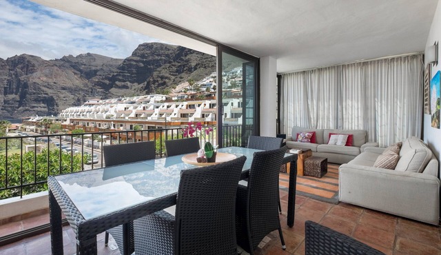 Holiday Apartment 'Tatiana' with Sea Views, Private Terrace, and Wi-Fi
