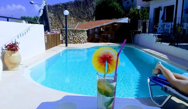Holiday apartment with swimmingpool, AC and spectacular view.