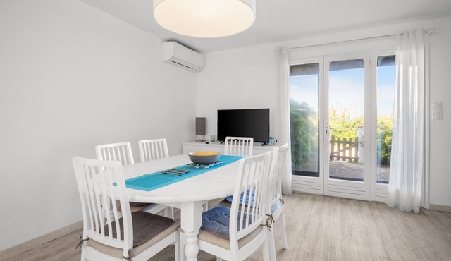 Holiday Home "Maison En Face De La Mer": Sea View, Private Terrace, Air Conditioning