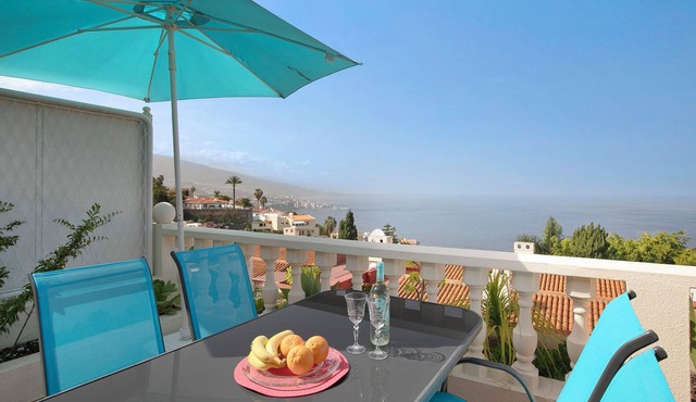 Holiday Home 'Casa Daniela' with Sea View, Wi-Fi and Air Conditioning