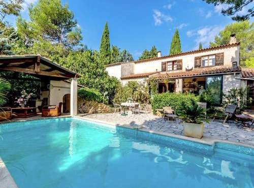 Holiday Home in Le Luc with Pool & Vineyards