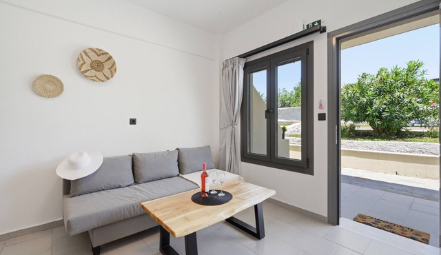 Holiday Home 'One Bedroom Apartment with Veranda' with Balcony, Wi-Fi and Air Conditioning