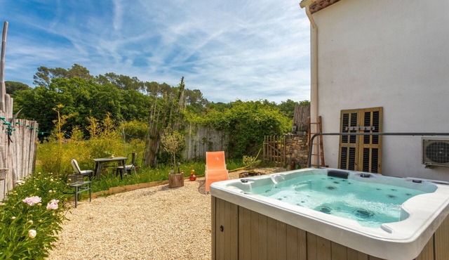 Holiday Home “Petit Paradis” with Wi-Fi and Air Conditioning