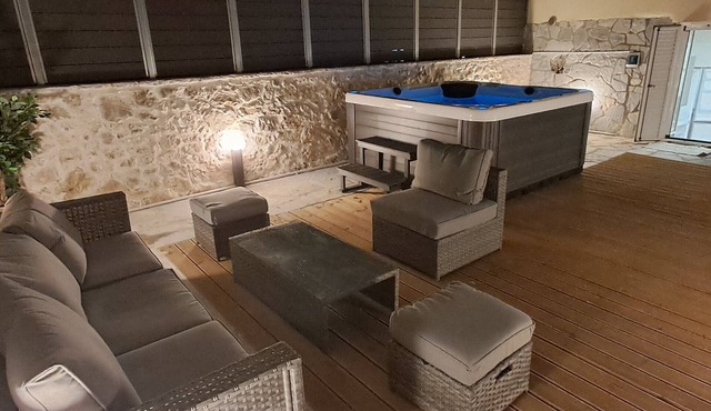Holiday Home 'Sparto' with Private Terrace, Wi-Fi and Air Conditioning