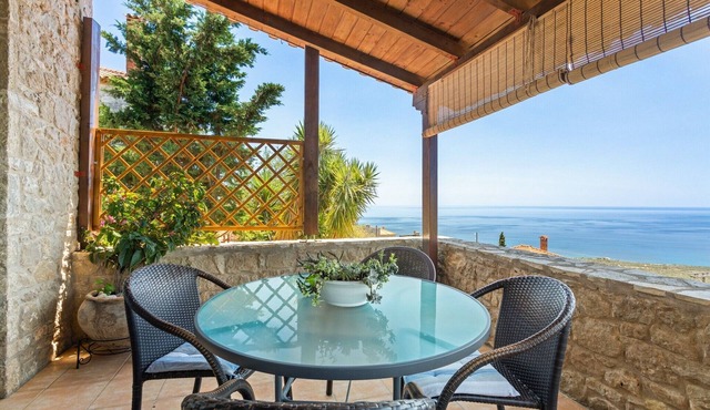 Holiday Home 'Villa Oneiro' with Sea View, Wi-Fi and Air Conditioning