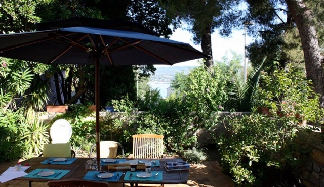 Holiday house with sea view walking distance from Beach,