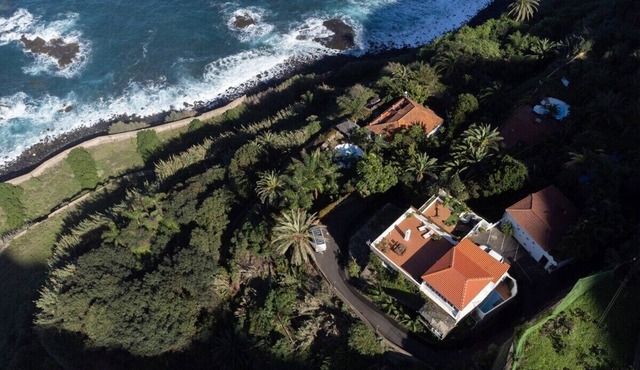 Home2Book Elegant Retreat: Pool & Nature Oasis