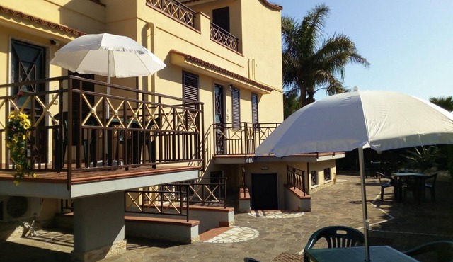 Homerez - Beautiful apartment near the beach and garden