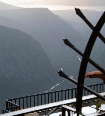 Hotel Varonos