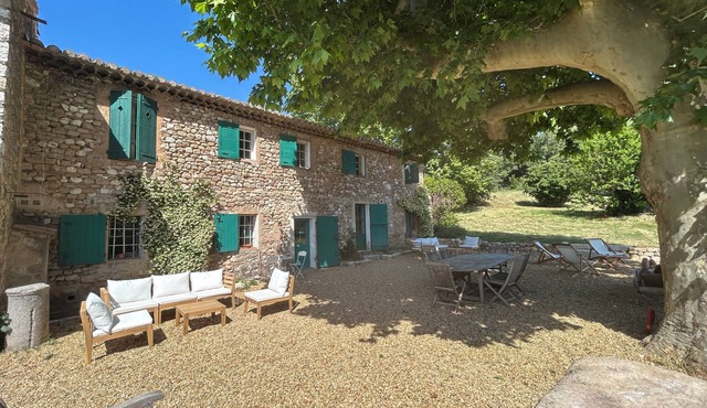 House 8/10 people with swimming pool, magnificent view of Ste Victoire