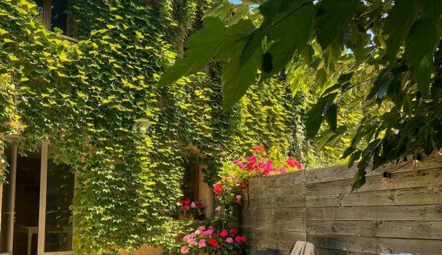 House with private garden & parking in a plant nursery