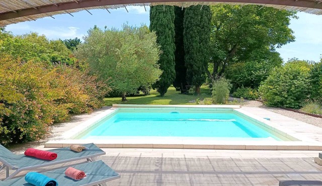 House with swimming pool in the heart of Provence near Isle sur Sorgue