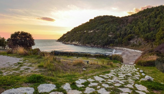 Idyllic vacation home located in Baia Domizia on a plot protected from view.