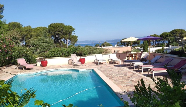 In Brusc, Villa with pool, 500m from the beach and port, Sea View, 14 people