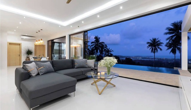 INCREDIBLE 4-BEDROOM VILLA WITH SEA VIEW