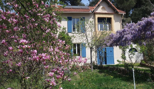 Independent apartment with garden in Provence near Casamance
