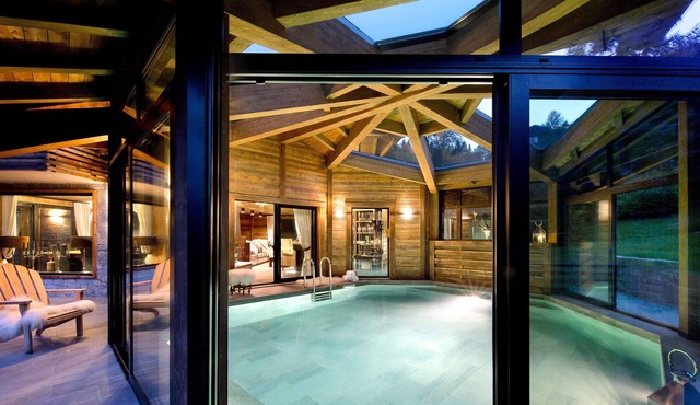 Indoor swimming pool, gym & spa