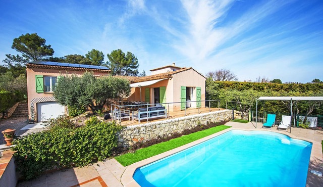 Inviting villa in Flayosc with private pool