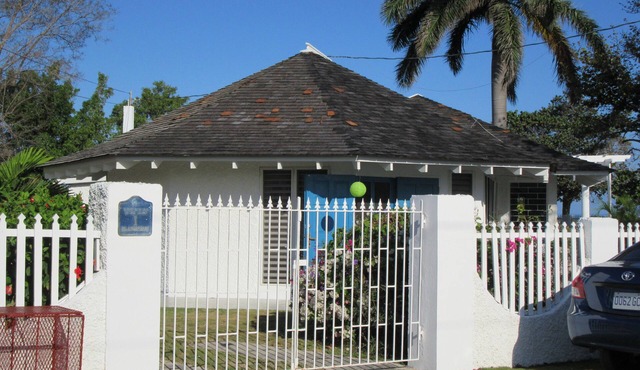 Island Breeze Villa- On the Sea Side